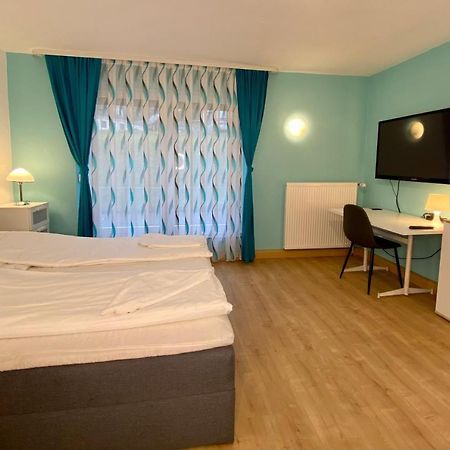 Privatzimmer Im Apartment - Apple Tv Netflix Kingsize Bett Arbeitsplatz Naehe Hbf Koblenz  Luaran gambar