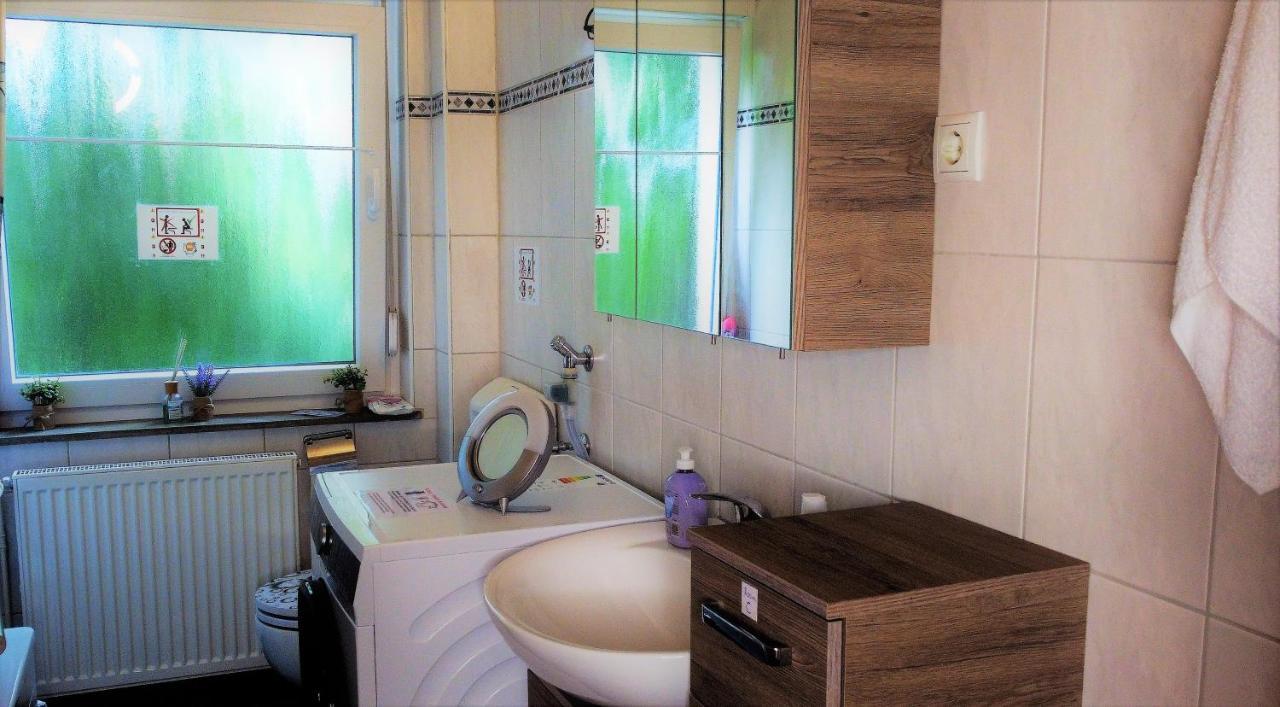 Privatzimmer Im Apartment - Apple Tv Netflix Kingsize Bett Arbeitsplatz Naehe Hbf Koblenz  Luaran gambar