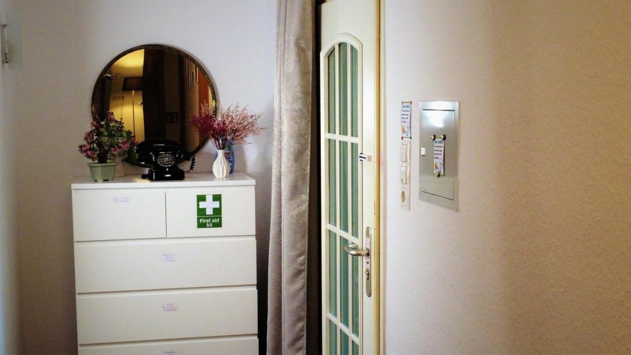 Privatzimmer Im Apartment - Apple Tv Netflix Kingsize Bett Arbeitsplatz Naehe Hbf Koblenz  Luaran gambar