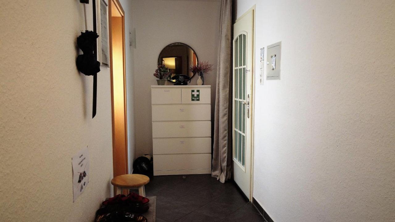 Privatzimmer Im Apartment - Apple Tv Netflix Kingsize Bett Arbeitsplatz Naehe Hbf Koblenz  Luaran gambar