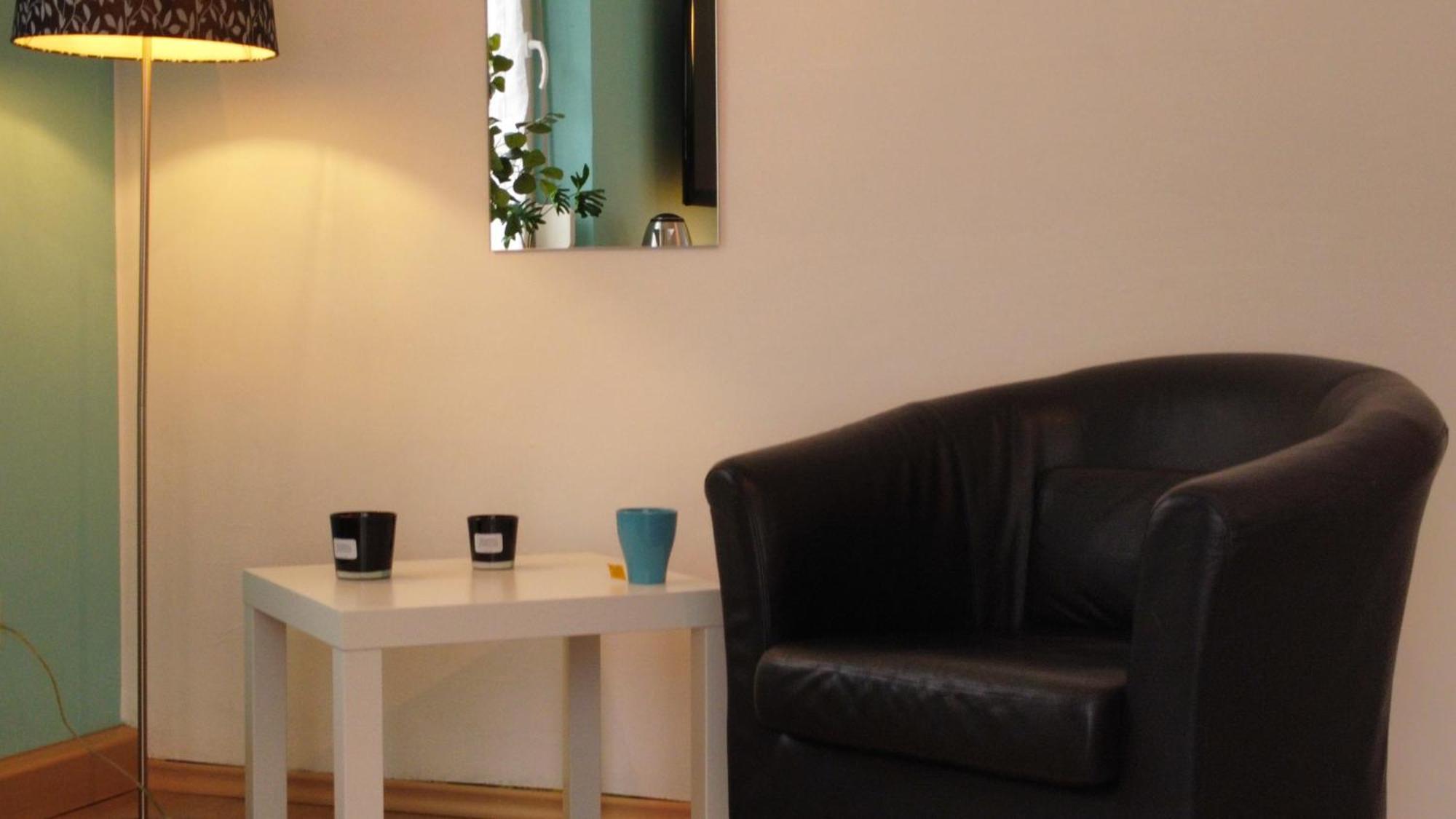 Privatzimmer Im Apartment - Apple Tv Netflix Kingsize Bett Arbeitsplatz Naehe Hbf Koblenz  Luaran gambar
